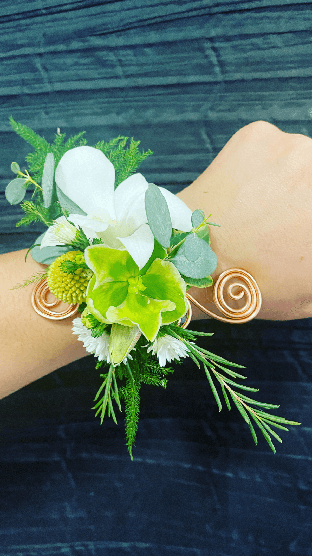 wedding flowers for wrist